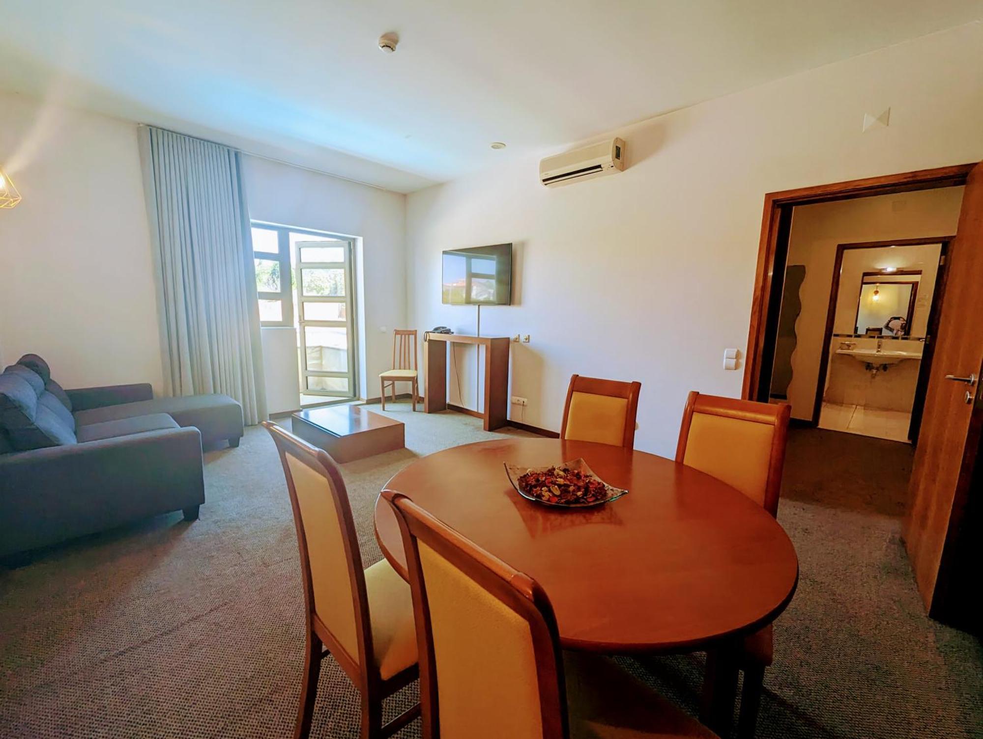 Hotel La Fontaine อีสมอริซ ภายนอก รูปภาพ