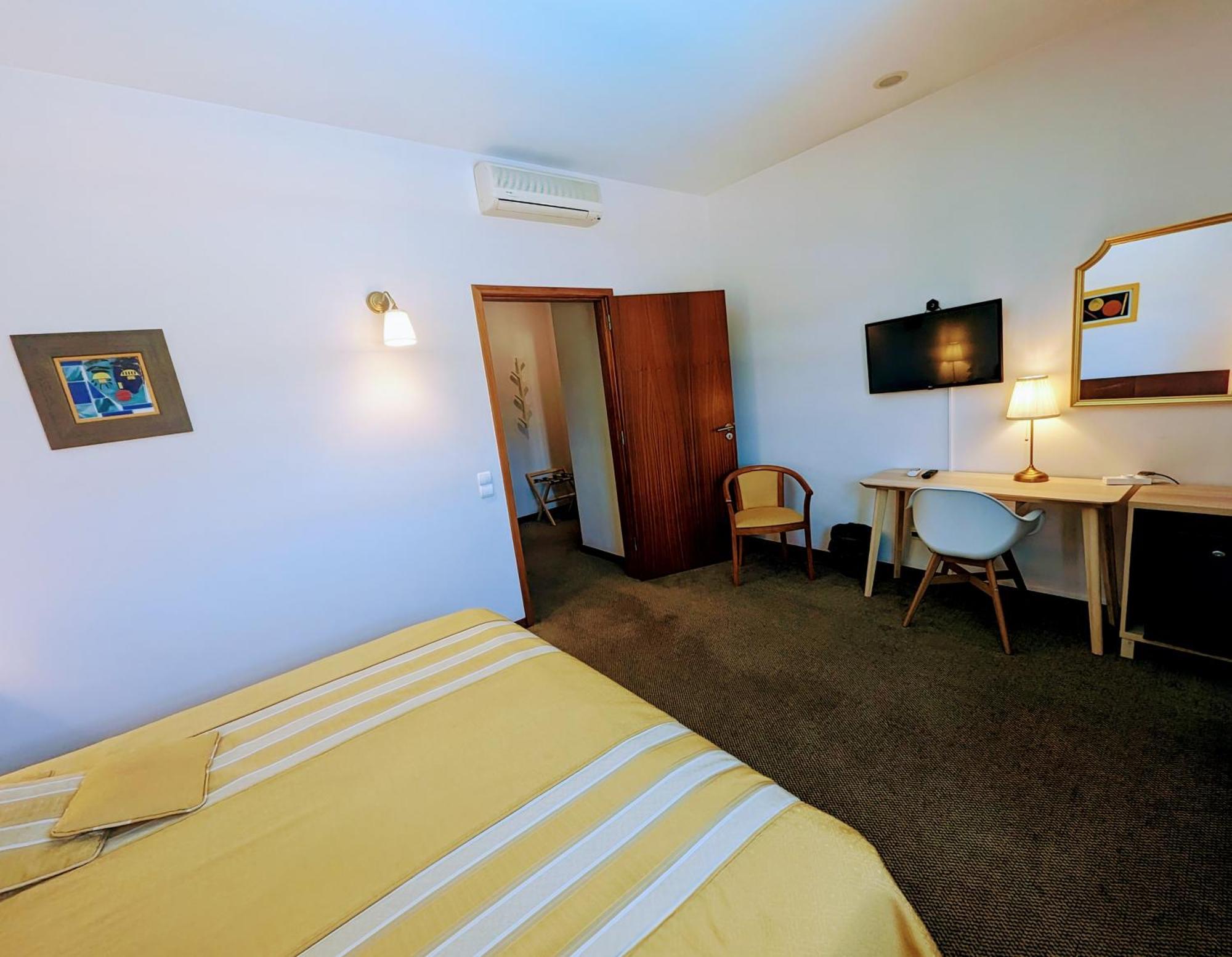 Hotel La Fontaine อีสมอริซ ภายนอก รูปภาพ